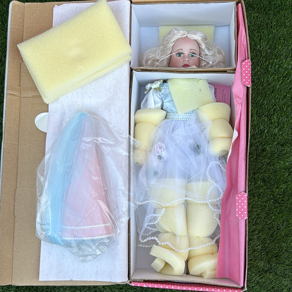 Paradise Galleries Pink Treasury Collection Box